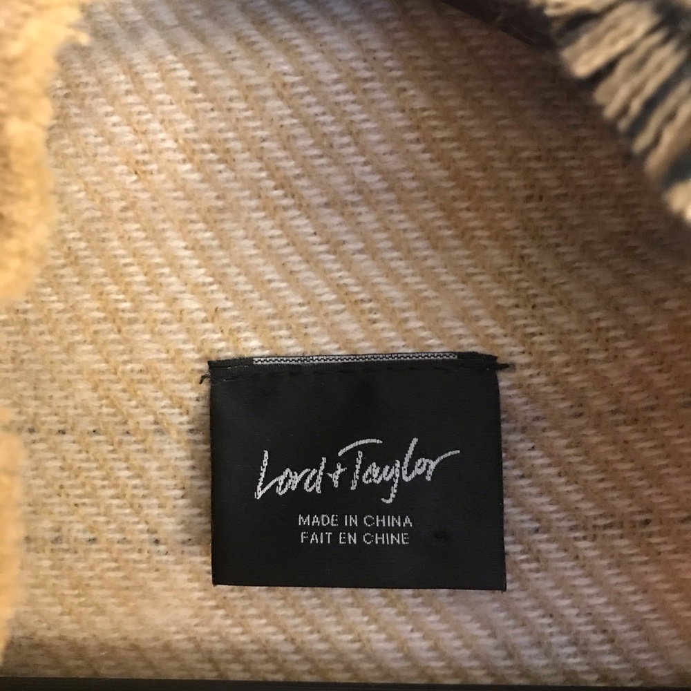 Poncho - Picture 2 of 2